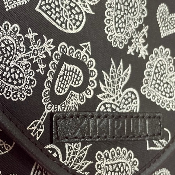 {Xikipilli} Rare Sacred Heart Chain Strap Purse - Picture 3 of 7